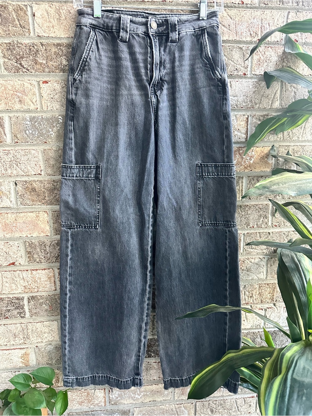 AE Comfort Stretch Waistband Black Gray Wide-Leg Cargo Jeans